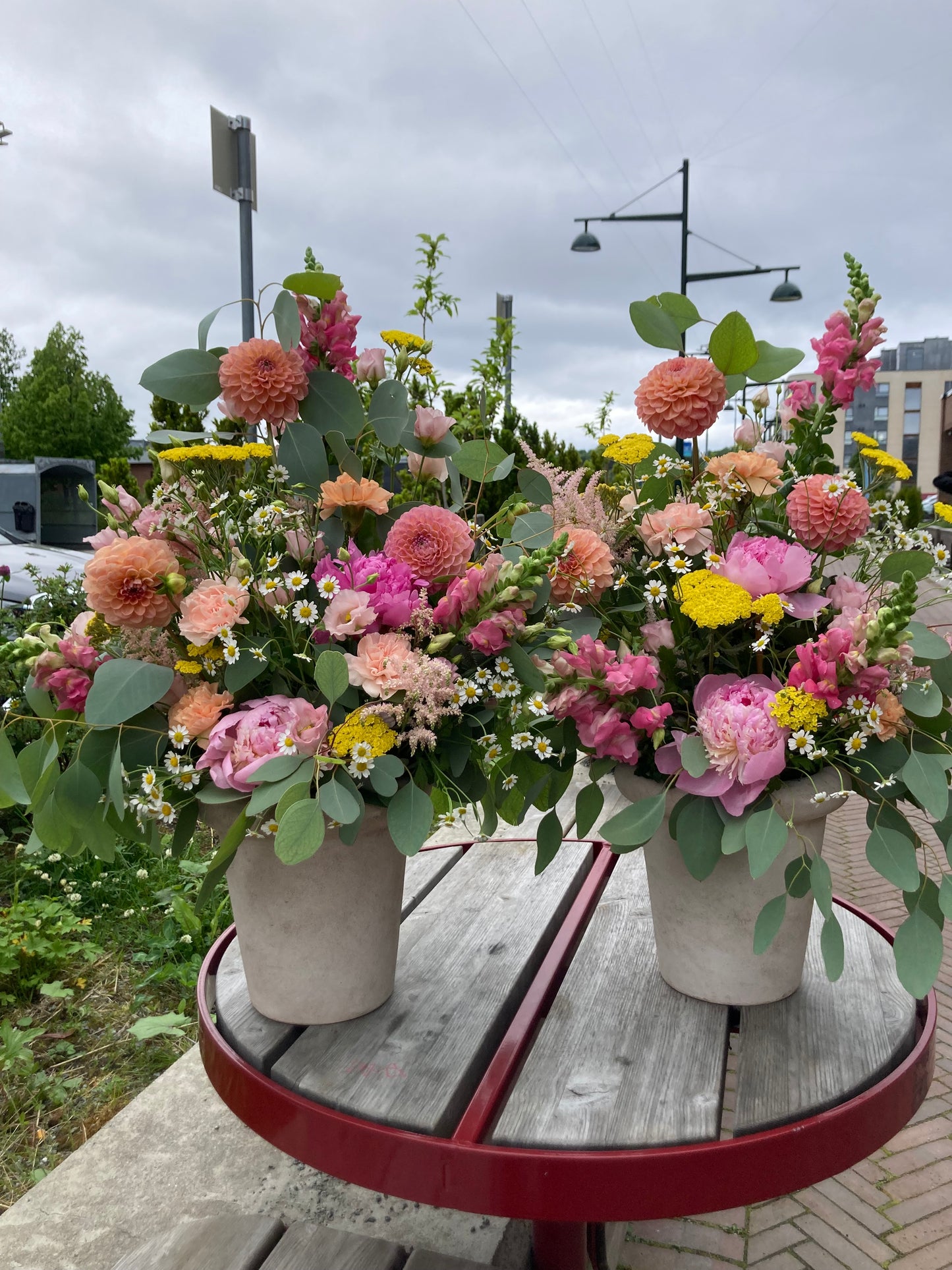 Store dekorasjoner til scene eller bryllup